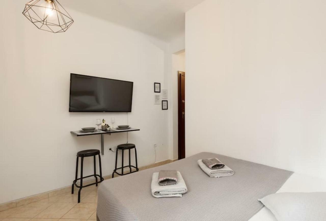 Central Studio! Fiber Wifi, Ac, Private, Self Check-In! سالونيك المظهر الخارجي الصورة