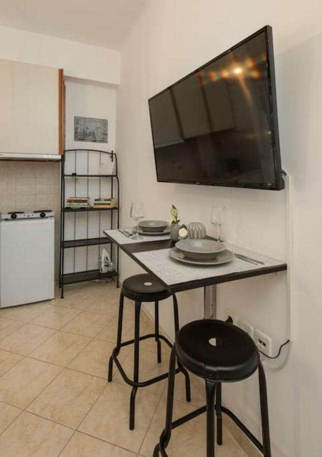 Central Studio! Fiber Wifi, Ac, Private, Self Check-In! سالونيك المظهر الخارجي الصورة